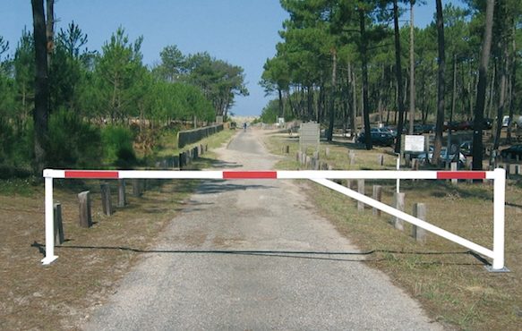 Barrera giratoria para estacionamiento
