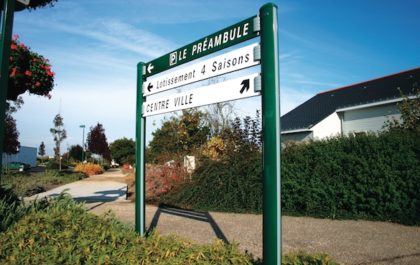 Signalétique bimât étoile Evolution par Lacroix City