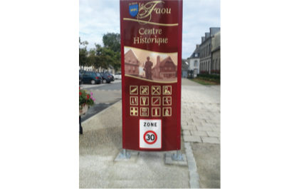 Totem affichage étoile Lacroix City